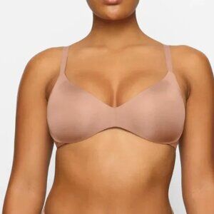 PUSH-UP PLUNGE BRA - Wireless Form